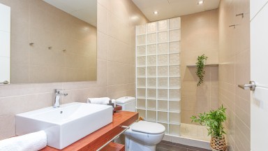Appartement meublé à vendre ou louer 4 chambres et 2 places de parking.