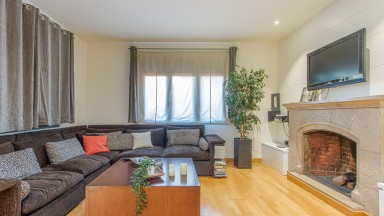 Appartement meublé à vendre ou louer 4 chambres et 2 places de parking.