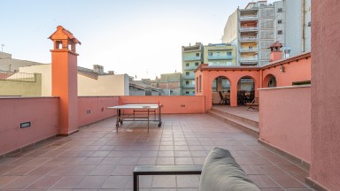 Appartement meublé à vendre ou louer 4 chambres et 2 places de parking.