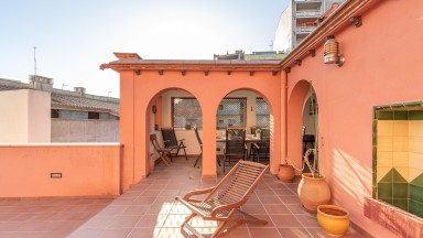 Appartement meublé à vendre ou louer 4 chambres et 2 places de parking.