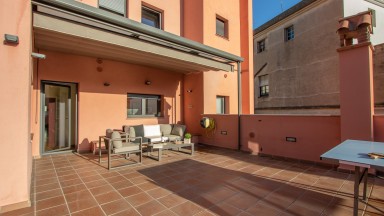 Appartement meublé à vendre ou louer 4 chambres et 2 places de parking.