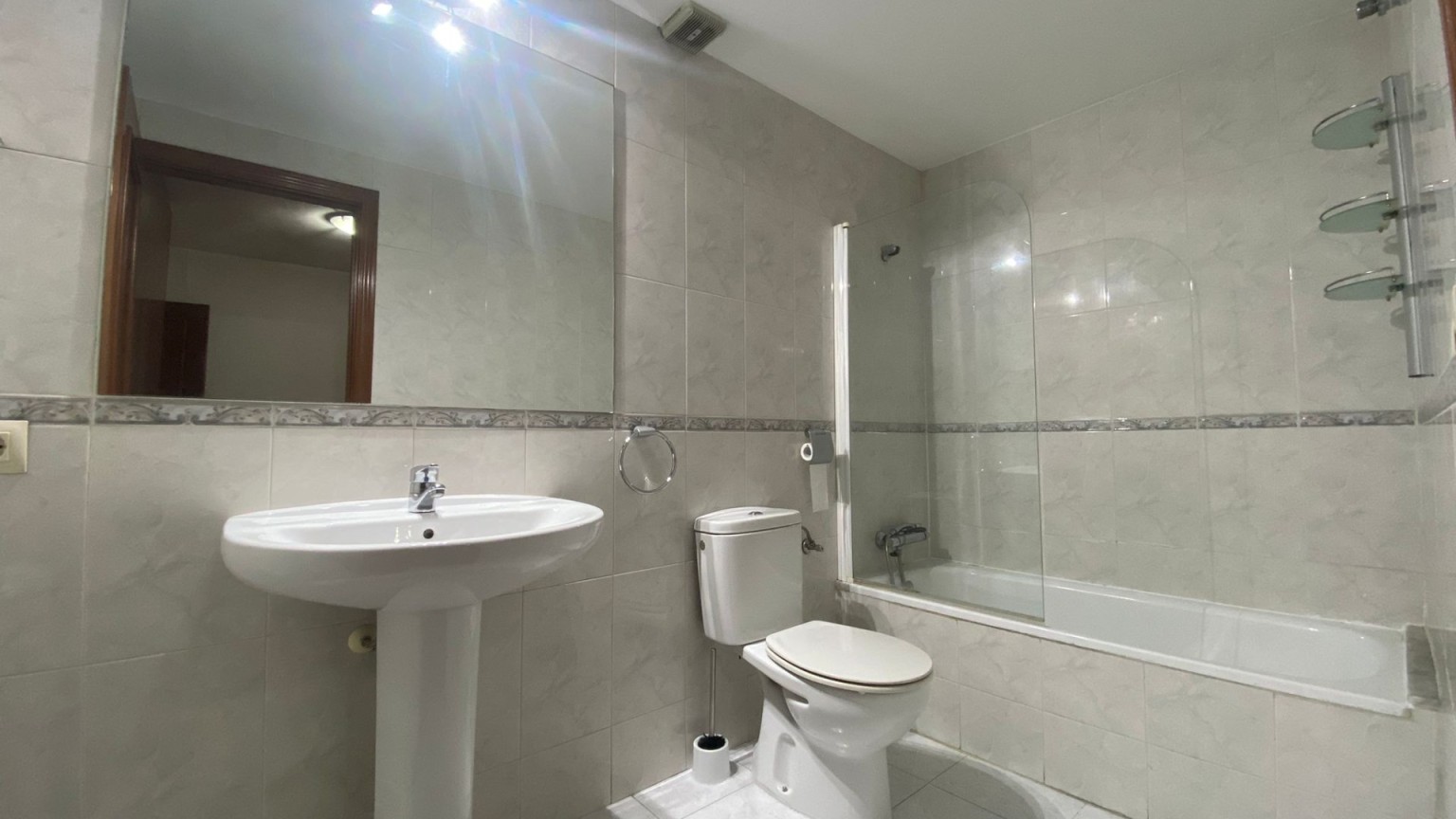 Piso en buen estado, ideal para vivir. 