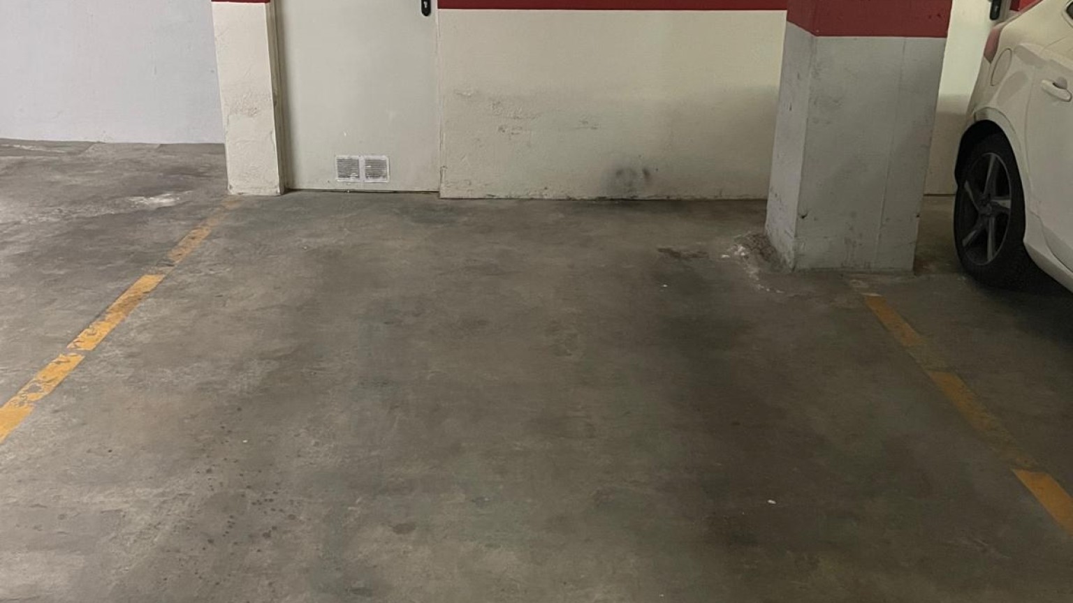 Aparcamiento y trastero en alquiler en el centro de Girona