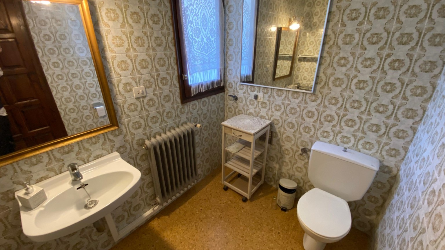 Casa adossada moblada de lloguer a Darnius de dues plantes i 3 habitacions.