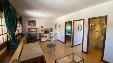 Casa adossada moblada de lloguer a Darnius de dues plantes i 3 habitacions.