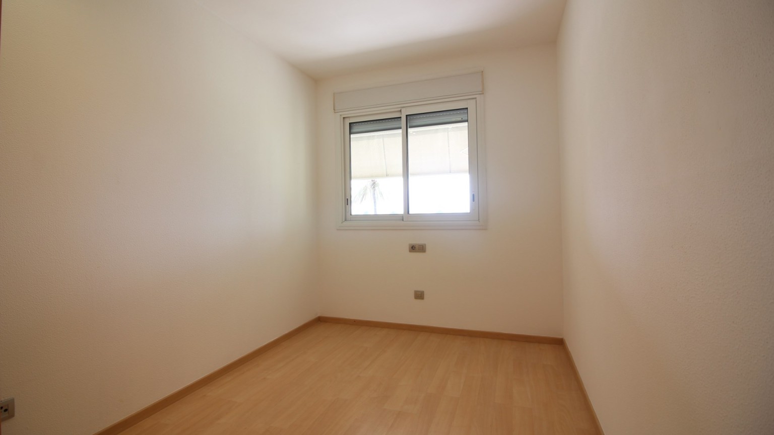 Appartement à vendre, complexe résidentiel Port Gran, avec deux chambres, parking et piscine commune.