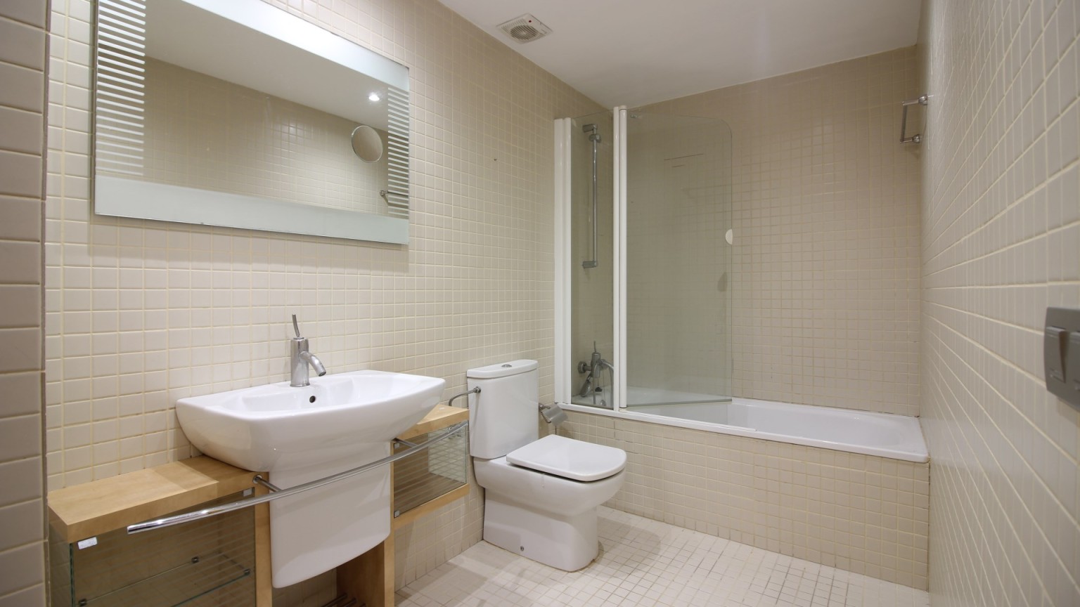 Appartement à vendre, complexe résidentiel Port Gran, avec deux chambres, parking et piscine commune.