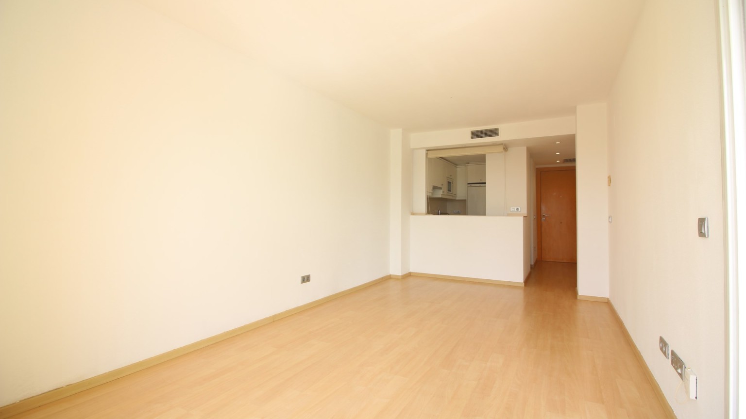 Appartement à vendre, complexe résidentiel Port Gran, avec deux chambres, parking et piscine commune.