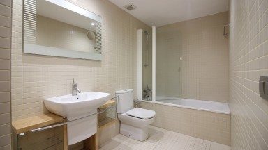 Appartement à vendre, complexe résidentiel Port Gran, avec deux chambres, parking et piscine commune.