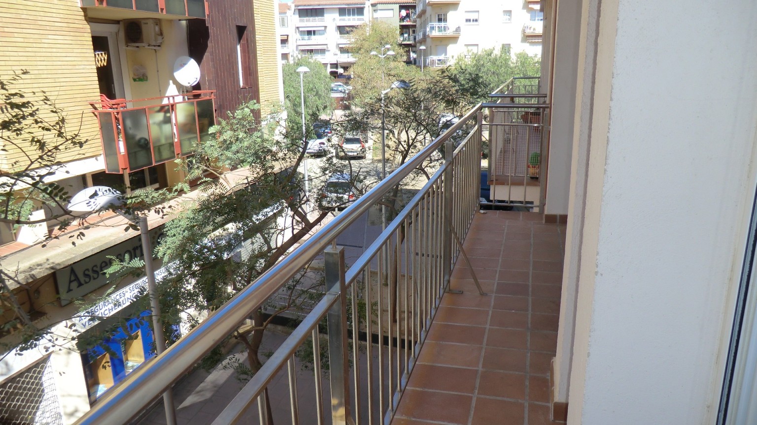 Piso en el centro de Roses, con dos dormitorios, plaza de parking y trastero.
