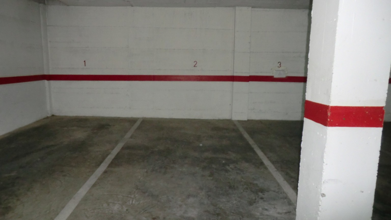 Piso en el centro de Roses, con dos dormitorios, plaza de parking y trastero.