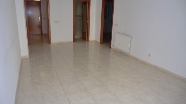 Piso en el centro de Roses, con dos dormitorios, plaza de parking y trastero.
