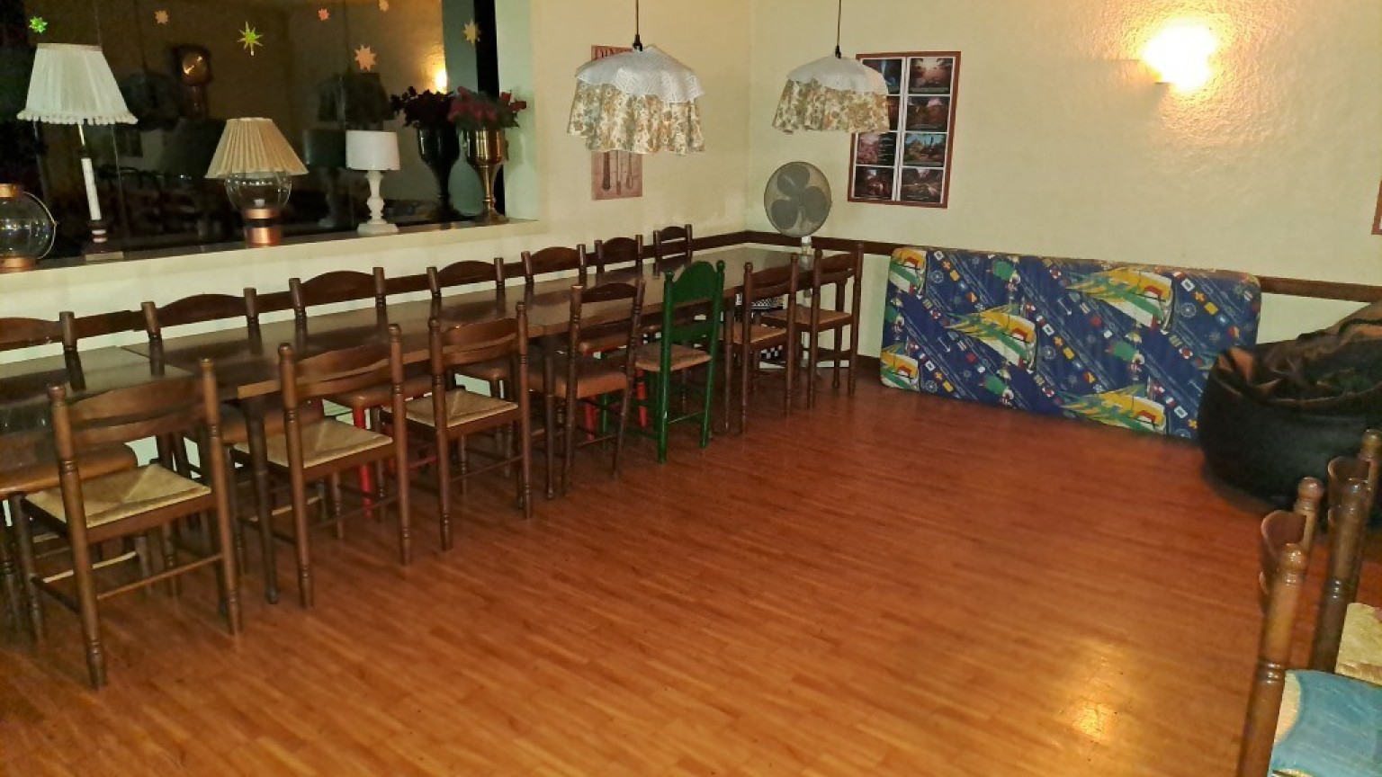 Edificio en venta, con local comercial y viviendas, a pocos metros de la Rambla, en Figueres