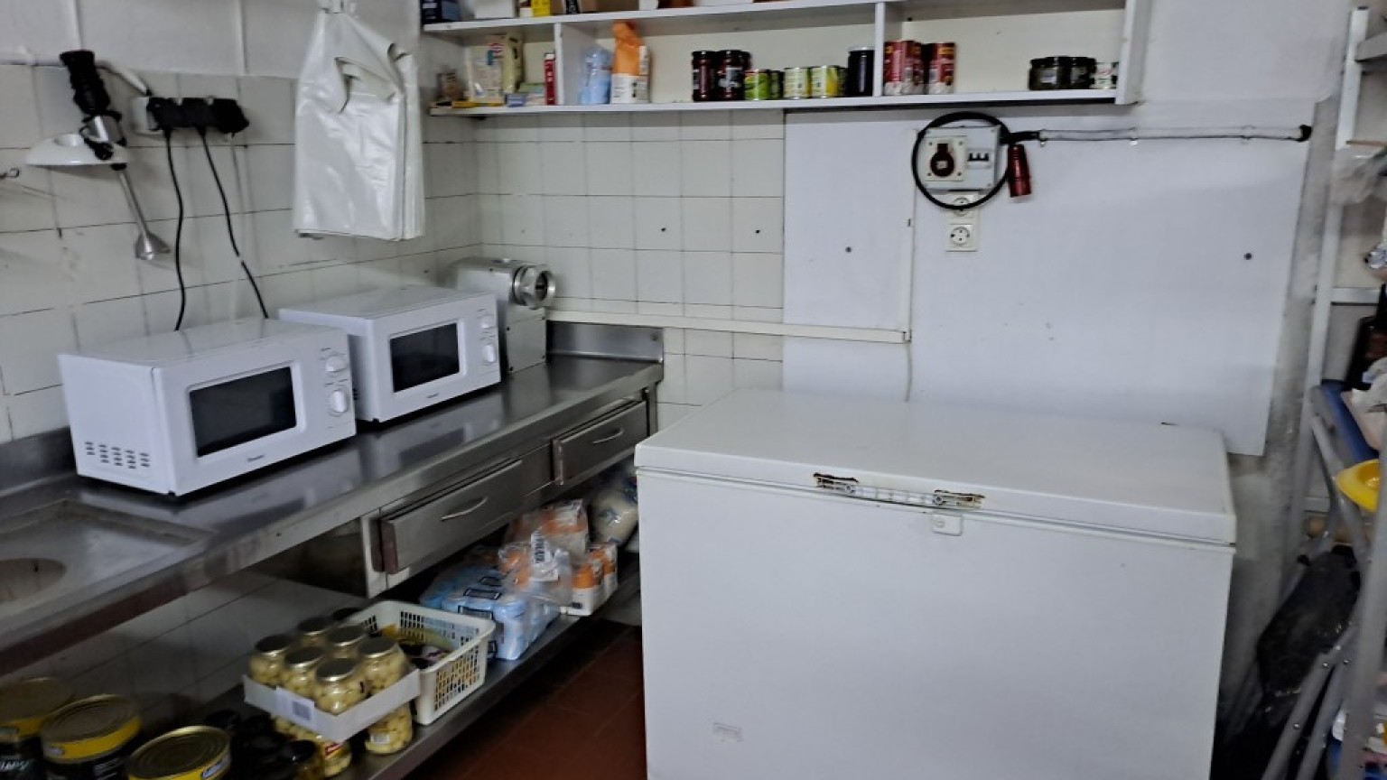 Edificio en venta, con local comercial y viviendas, a pocos metros de la Rambla, en Figueres