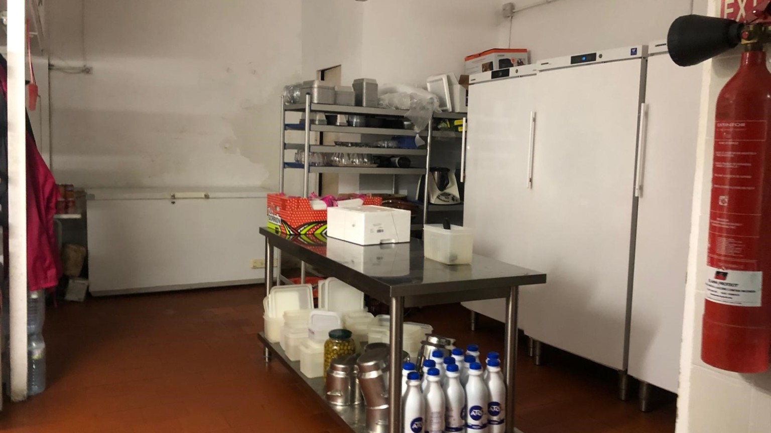 Edificio en venta, con local comercial y viviendas, a pocos metros de la Rambla, en Figueres