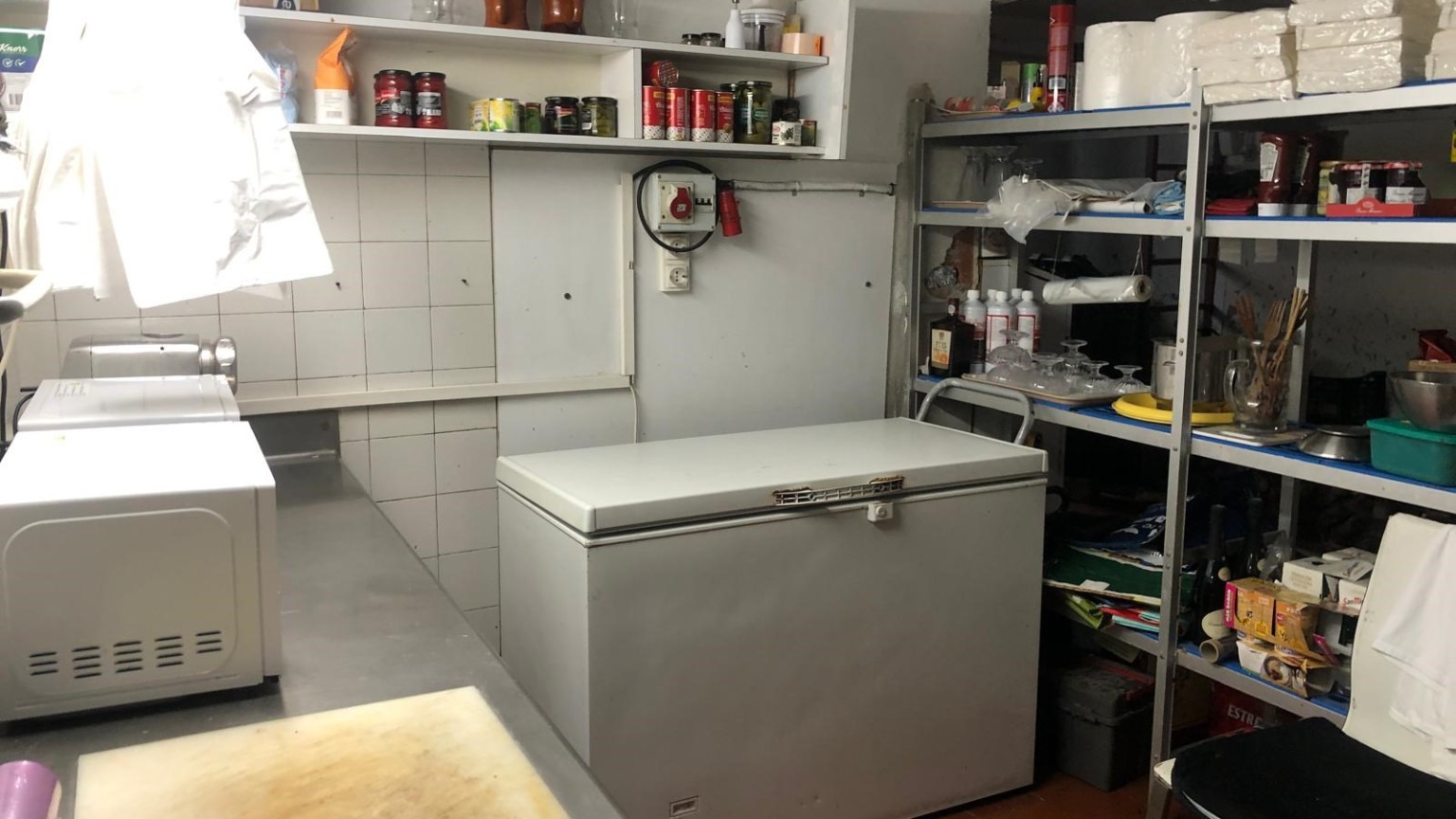 Edificio en venta, con local comercial y viviendas, a pocos metros de la Rambla, en Figueres