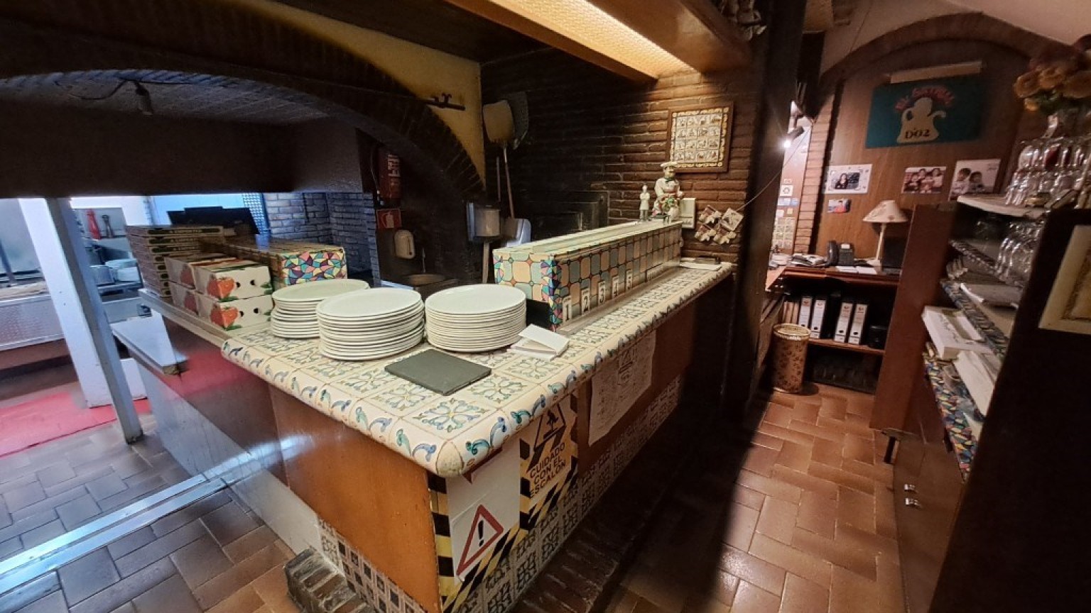 Edificio en venta, con local comercial y viviendas, a pocos metros de la Rambla, en Figueres