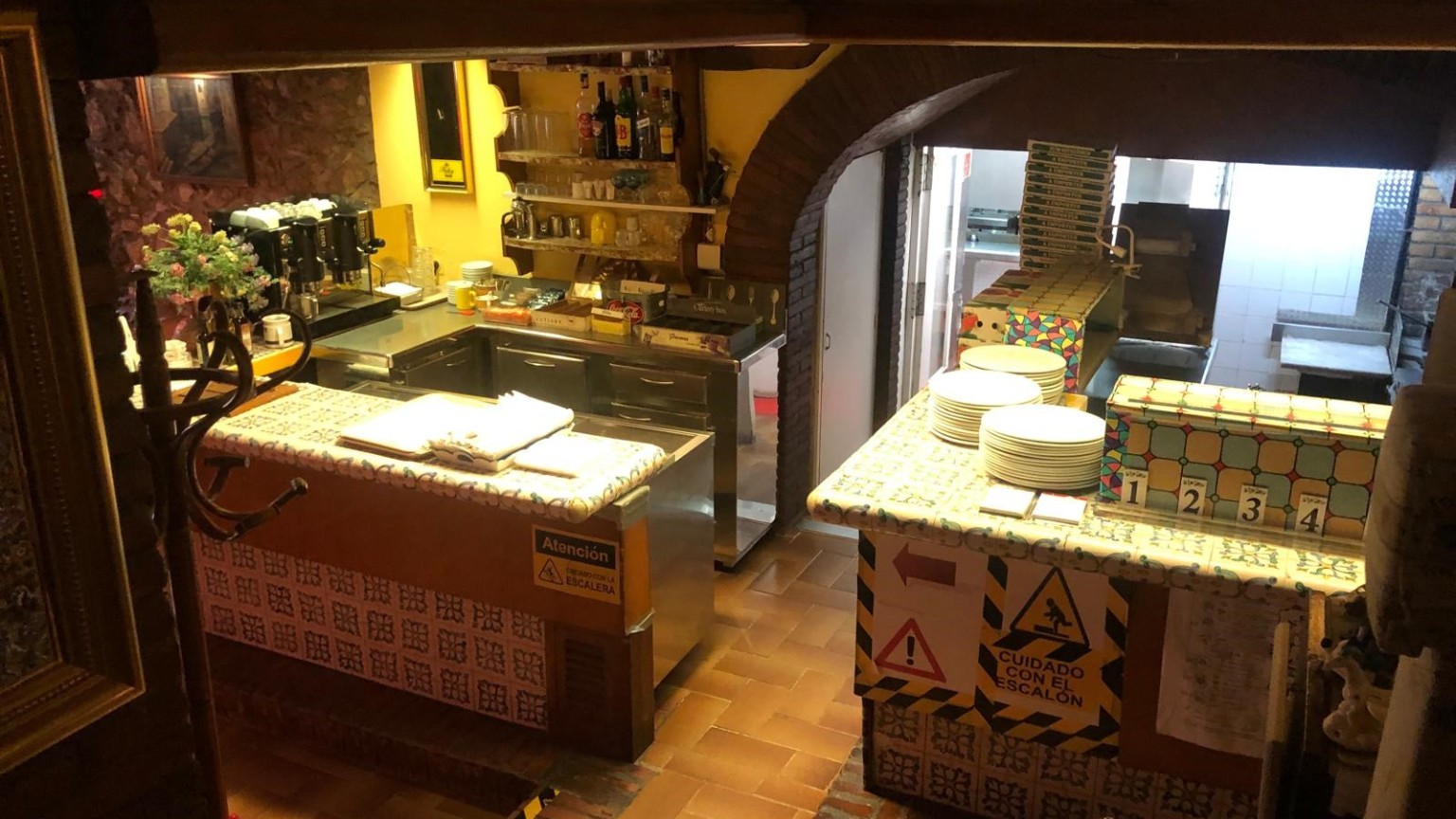 Edificio en venta, con local comercial y viviendas, a pocos metros de la Rambla, en Figueres