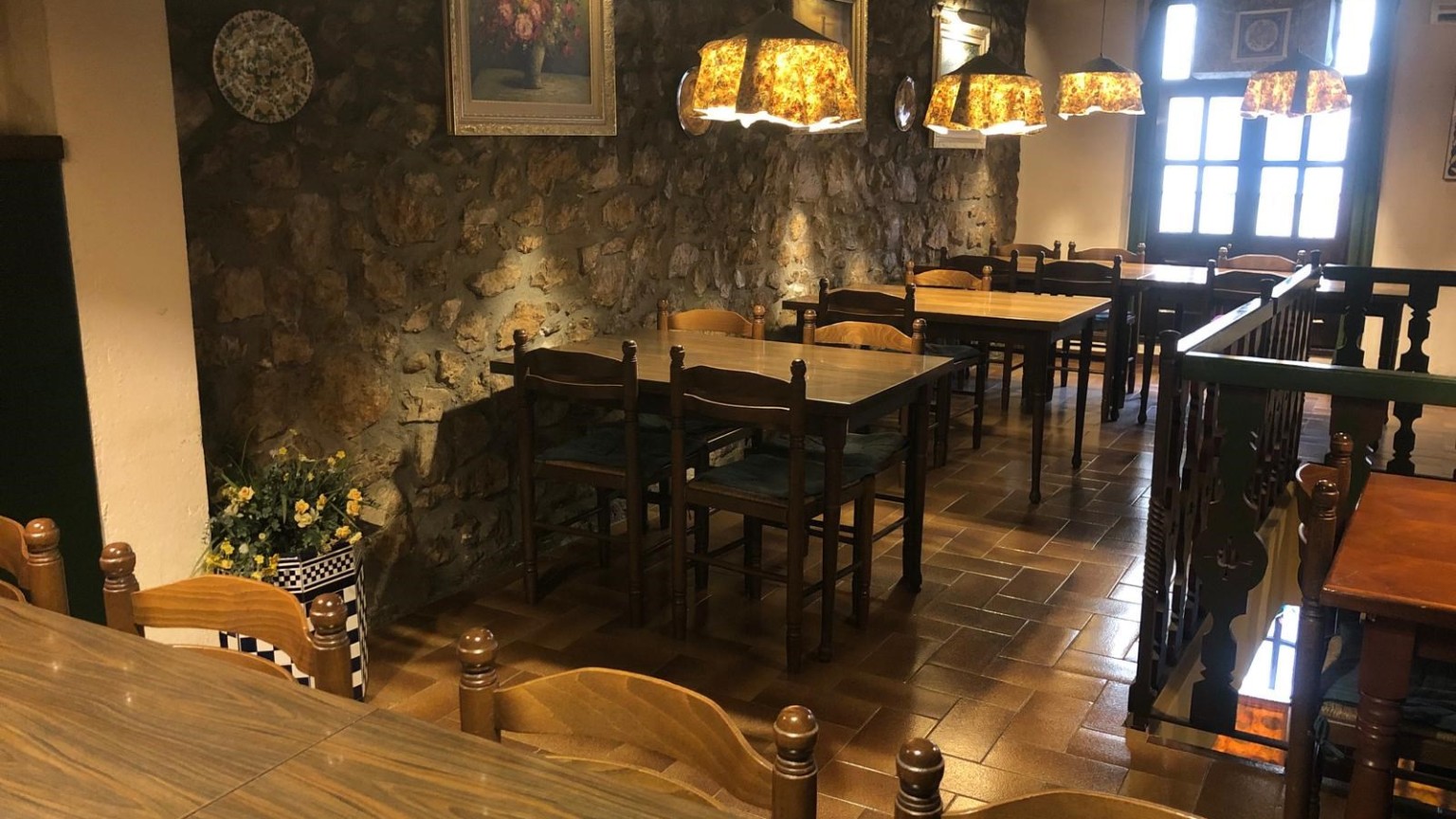Edificio en venta, con local comercial y viviendas, a pocos metros de la Rambla, en Figueres
