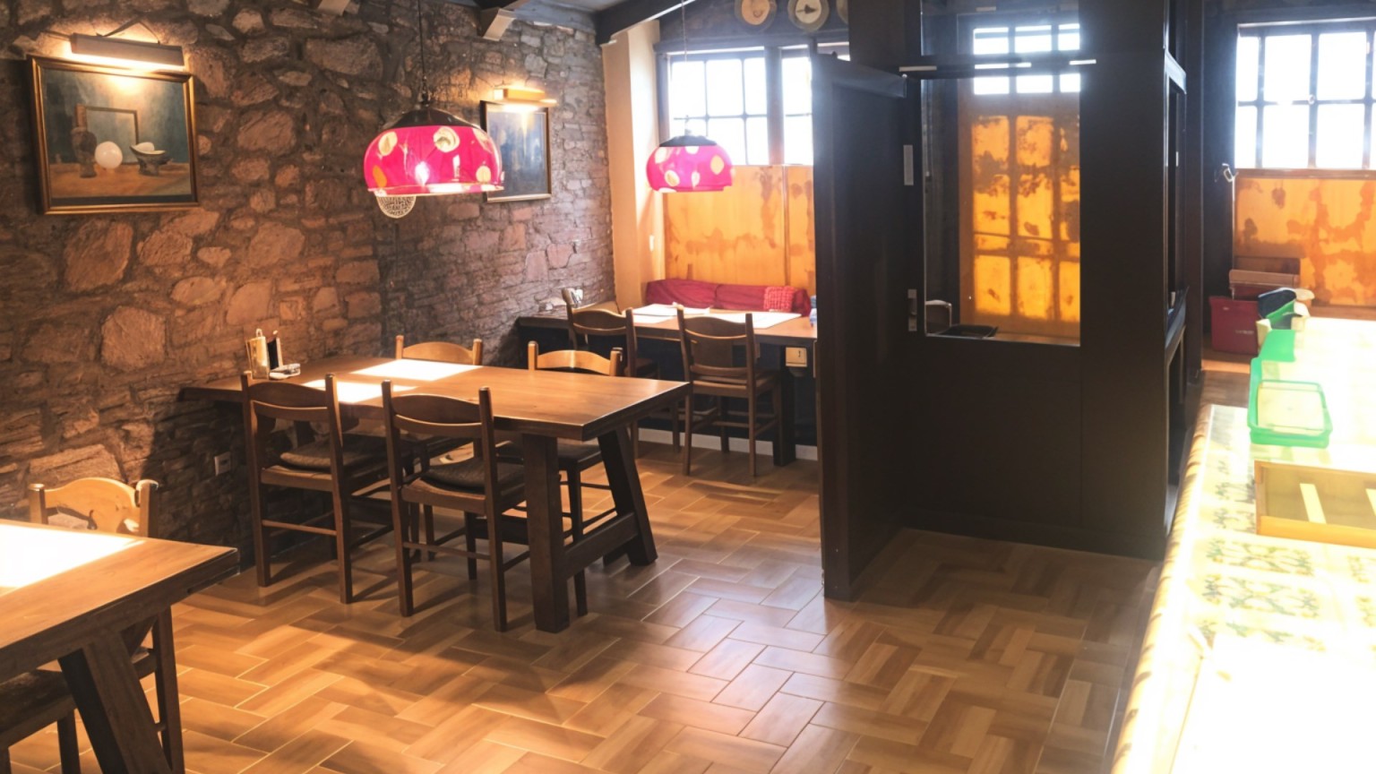 Edificio en venta, con local comercial y viviendas, a pocos metros de la Rambla, en Figueres