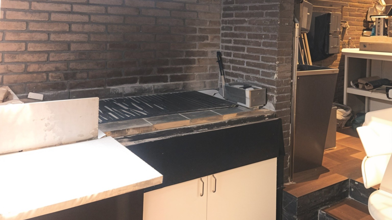 Edificio en venta, con local comercial y viviendas, a pocos metros de la Rambla, en Figueres