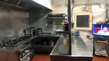 Edificio en venta, con local comercial y viviendas, a pocos metros de la Rambla, en Figueres
