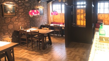 Edificio en venta, con local comercial y viviendas, a pocos metros de la Rambla, en Figueres