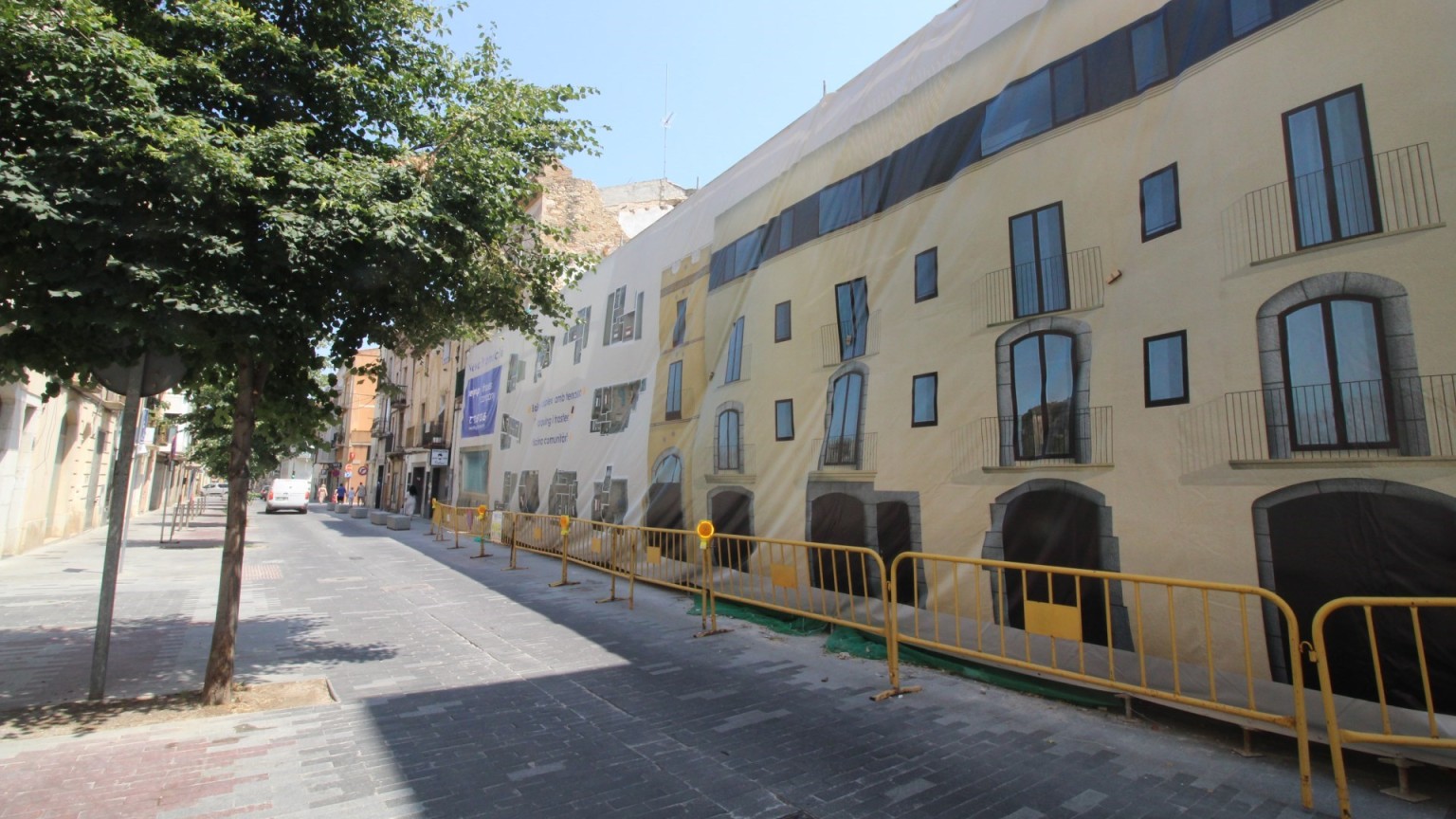 Piso de obra nueva en venta, con tres habitaciones y piscina comunitaria en Figueres
