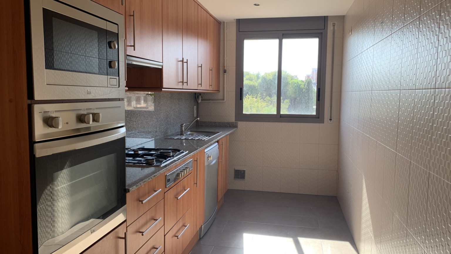 Piso en venta de dos habitacions con parking incluido, a pocos metros del centro, en Figueres