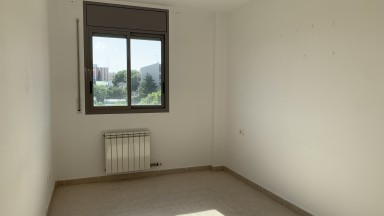 Piso en venta de dos habitacions con parking incluido, a pocos metros del centro, en Figueres