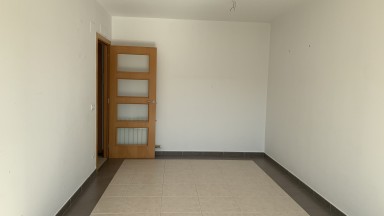 Piso en venta de dos habitacions con parking incluido, a pocos metros del centro, en Figueres
