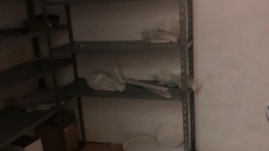 Local en venta, equipado con vitrinas, ideal para pastelería, a pocos metros del parc Bosc, en Figueres