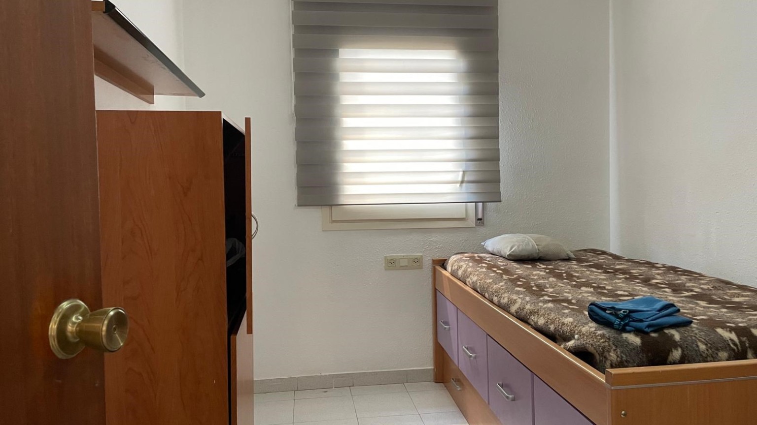 Piso en venta de tres habitaciones, a pocos metros del centro, en Figueres
