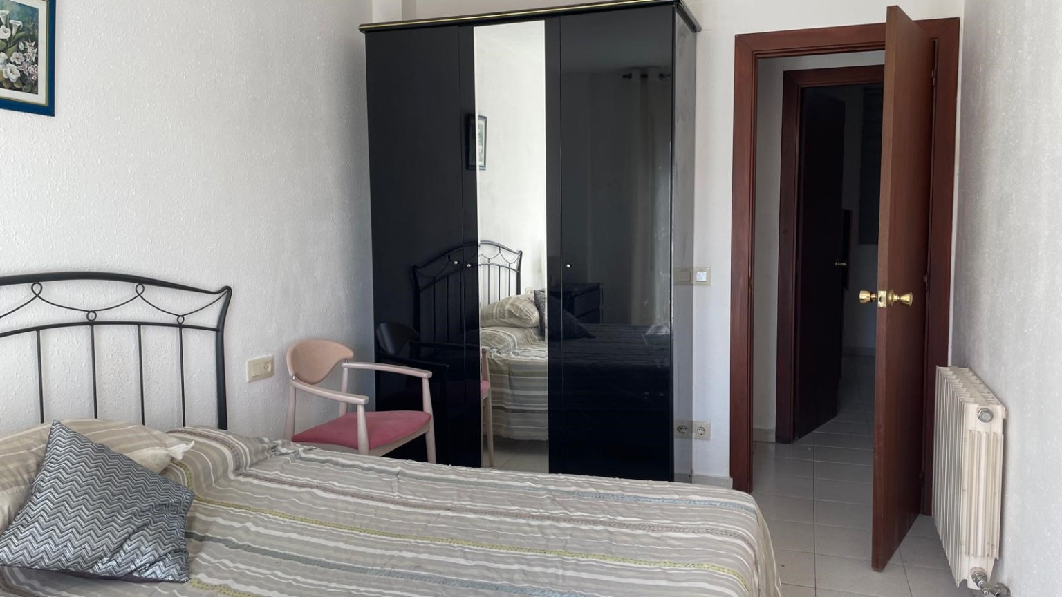 Piso en venta de tres habitaciones, a pocos metros del centro, en Figueres