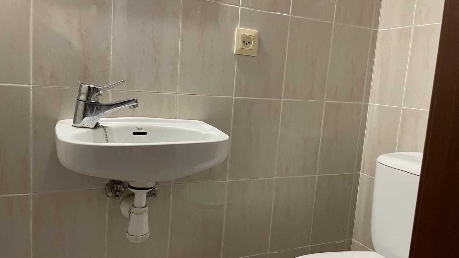 Piso en venta de tres habitaciones, a pocos metros del centro, en Figueres