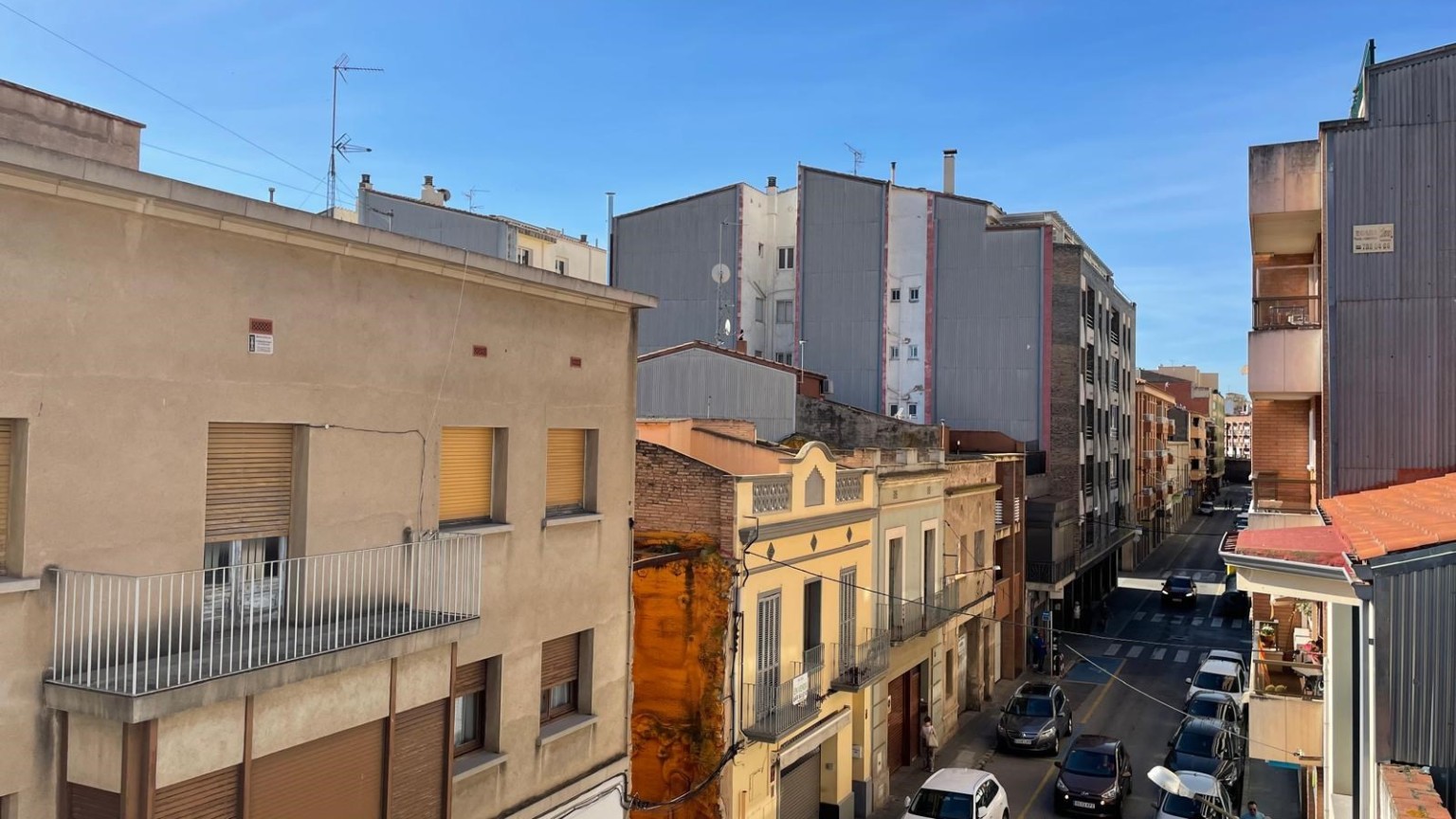 Piso en venta de tres habitaciones, a pocos metros del centro, en Figueres