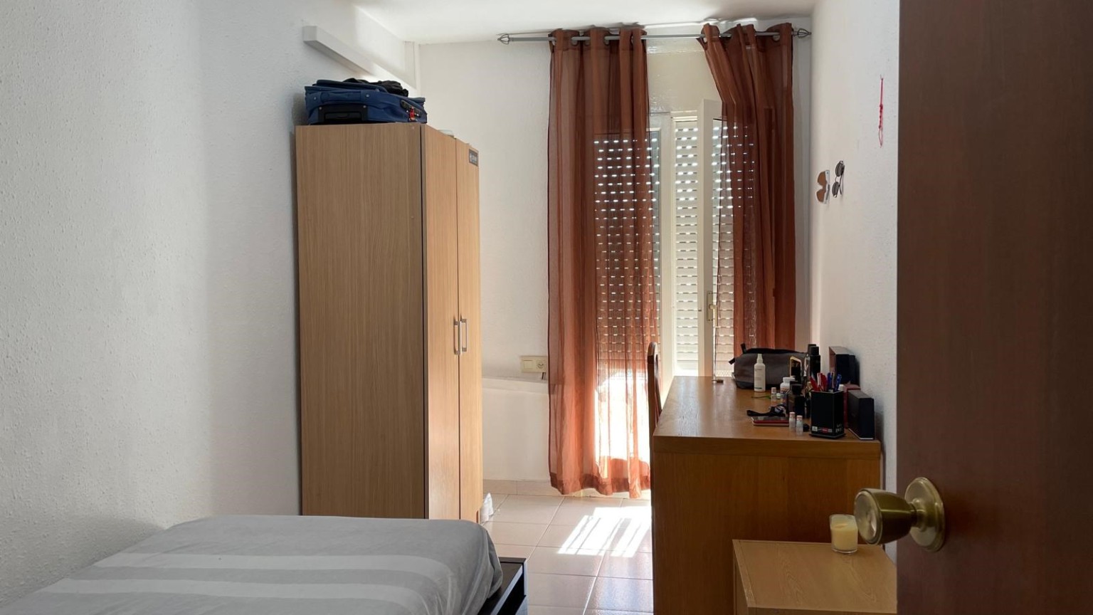 Piso en venta de tres habitaciones, a pocos metros del centro, en Figueres