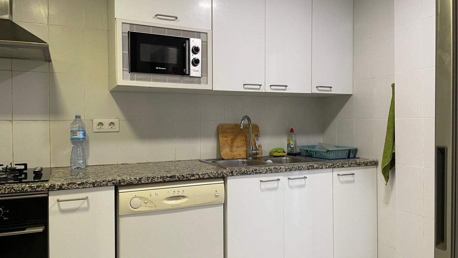 Piso en venta de tres habitaciones, a pocos metros del centro, en Figueres