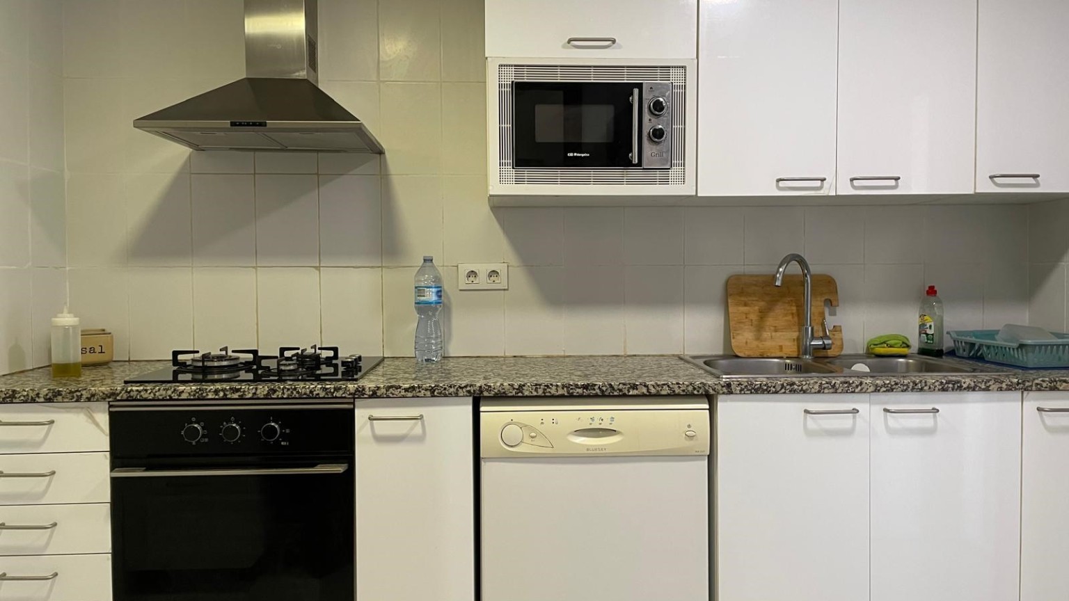 Piso en venta de tres habitaciones, a pocos metros del centro, en Figueres