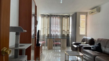 Piso en venta de tres habitaciones, a pocos metros del centro, en Figueres
