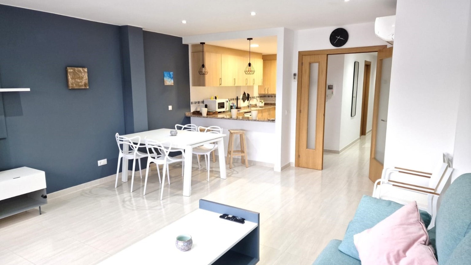 Duplex at 200 mts from the beach of Roses with 3 bedrooms and parking space. 