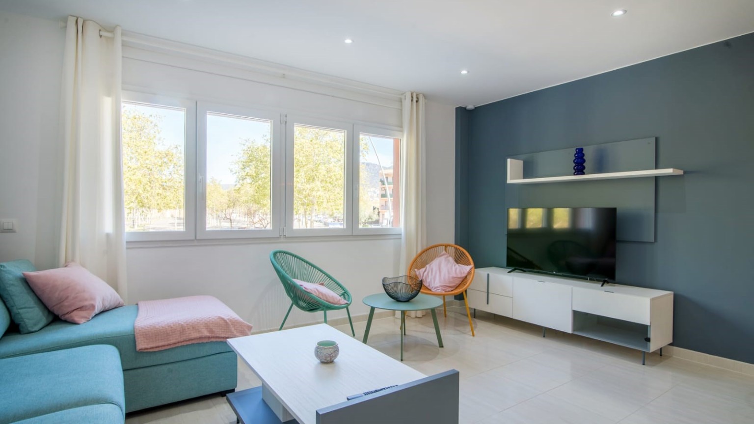 Duplex at 200 mts from the beach of Roses with 3 bedrooms and parking space. 