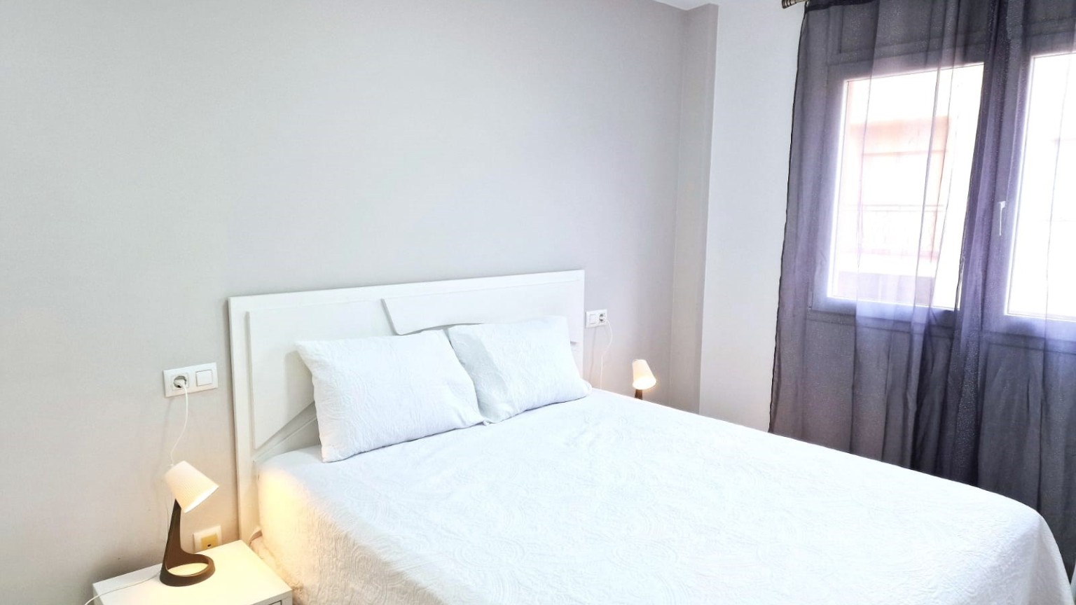 Duplex at 200 mts from the beach of Roses with 3 bedrooms and parking space. 