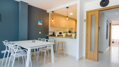 Duplex at 200 mts from the beach of Roses with 3 bedrooms and parking space. 