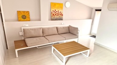 Duplex at 200 mts from the beach of Roses with 3 bedrooms and parking space. 