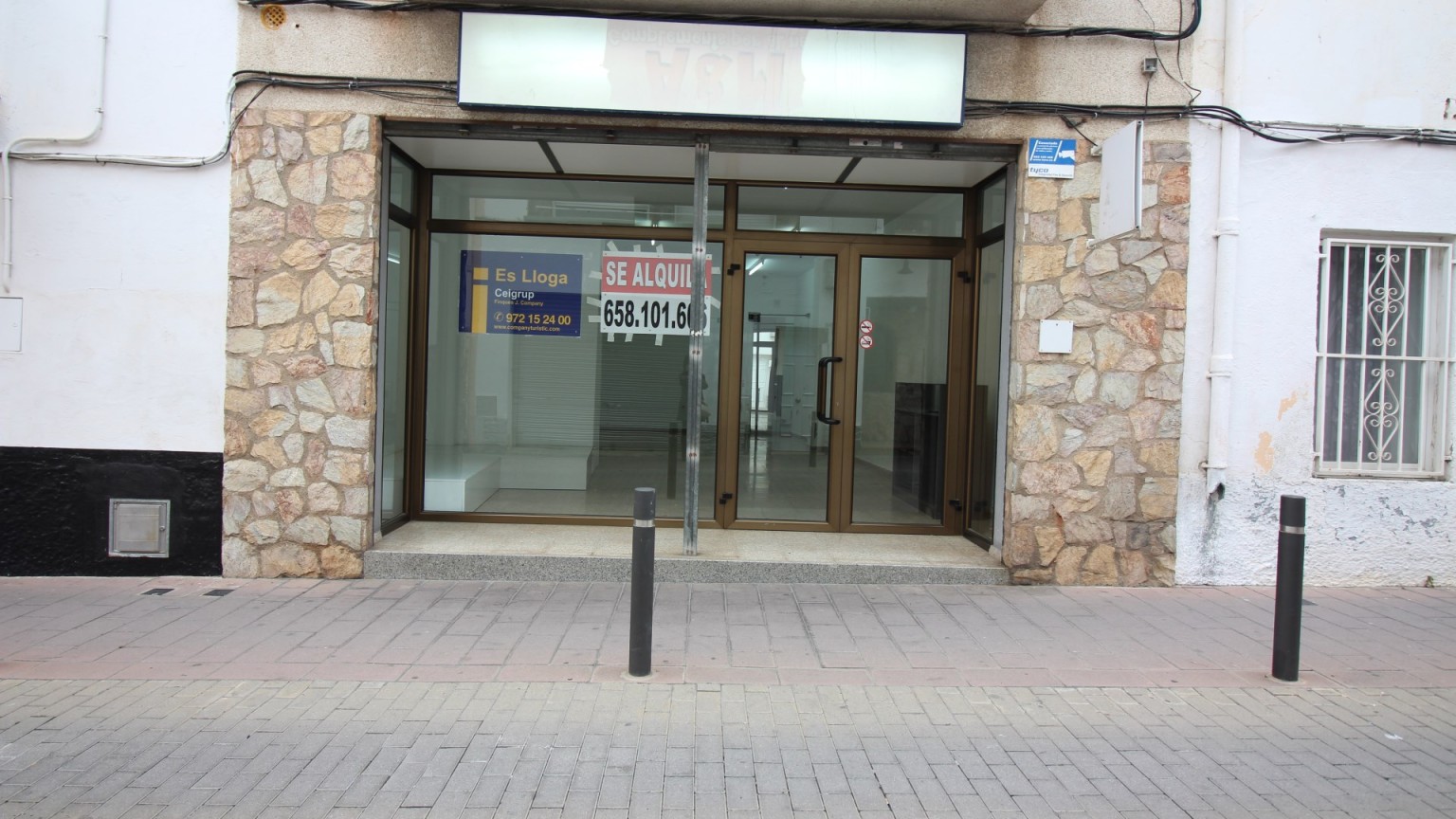 Local comercial en lloguer, a  Roses