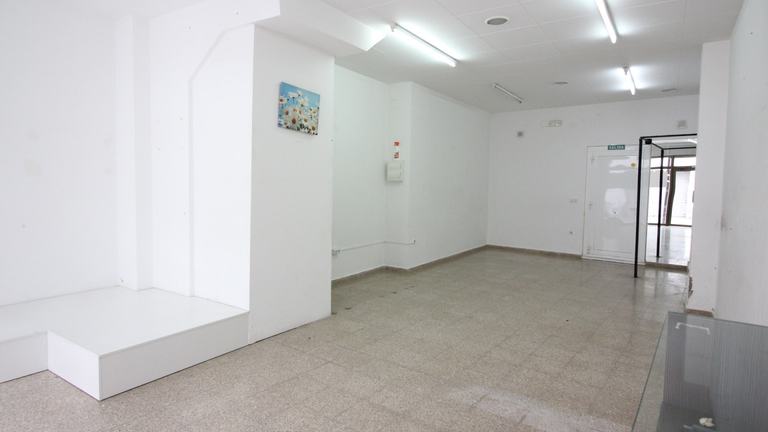 Local comercial en lloguer, a  Roses