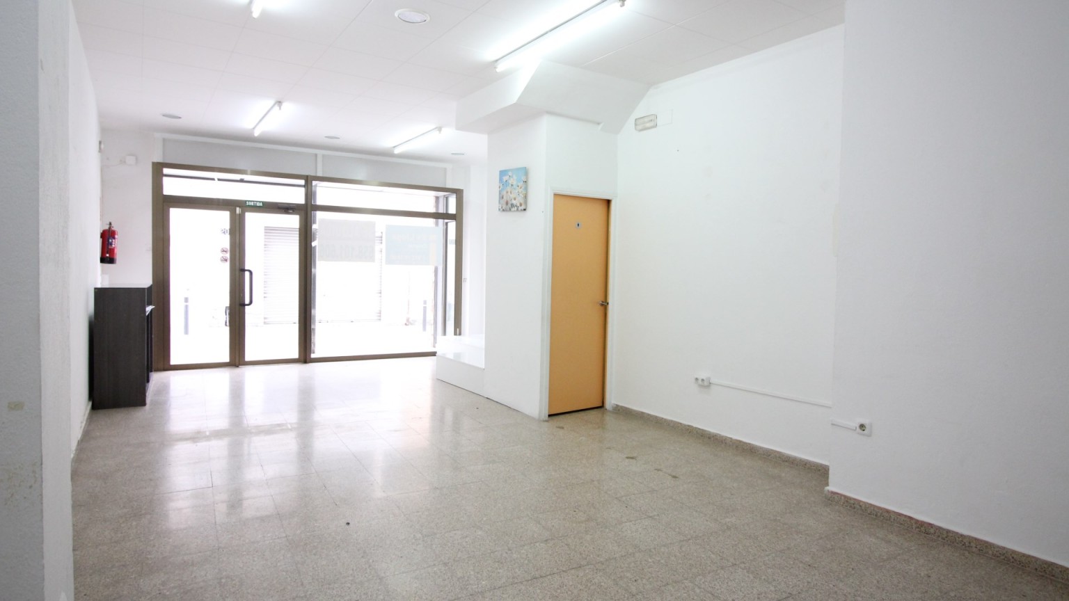 Local comercial en lloguer, a  Roses