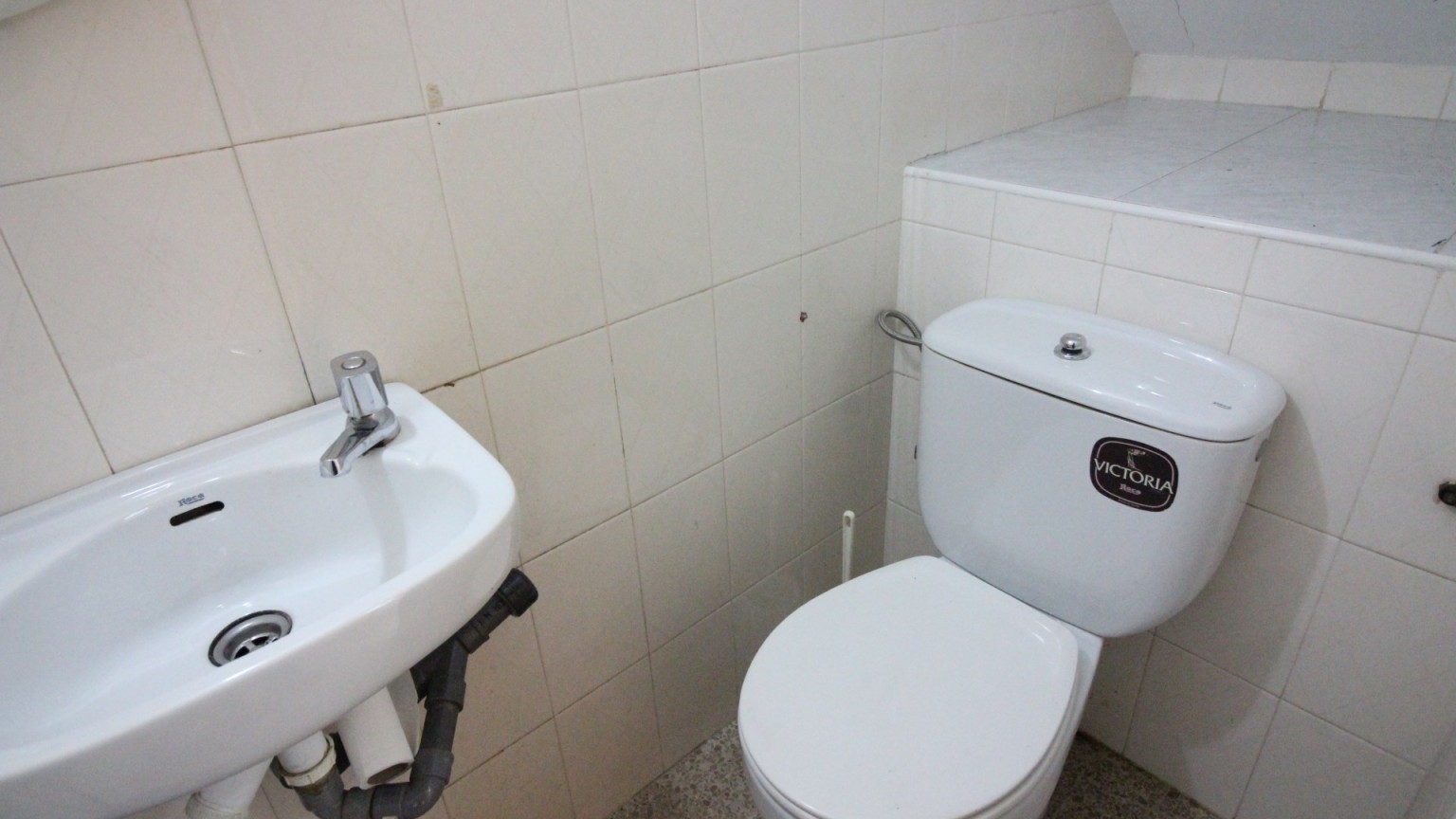 Local comercial en lloguer, a  Roses