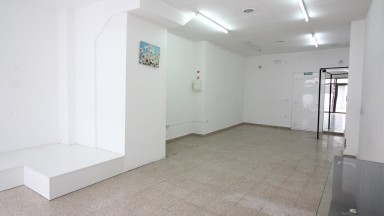 Local comercial en lloguer, a  Roses